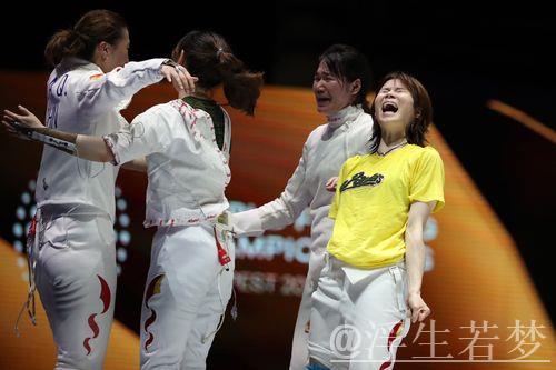 中国女子重剑队六年后重夺世界大赛团体冠军 中国女子重剑队六年后重夺世界大赛团体冠军